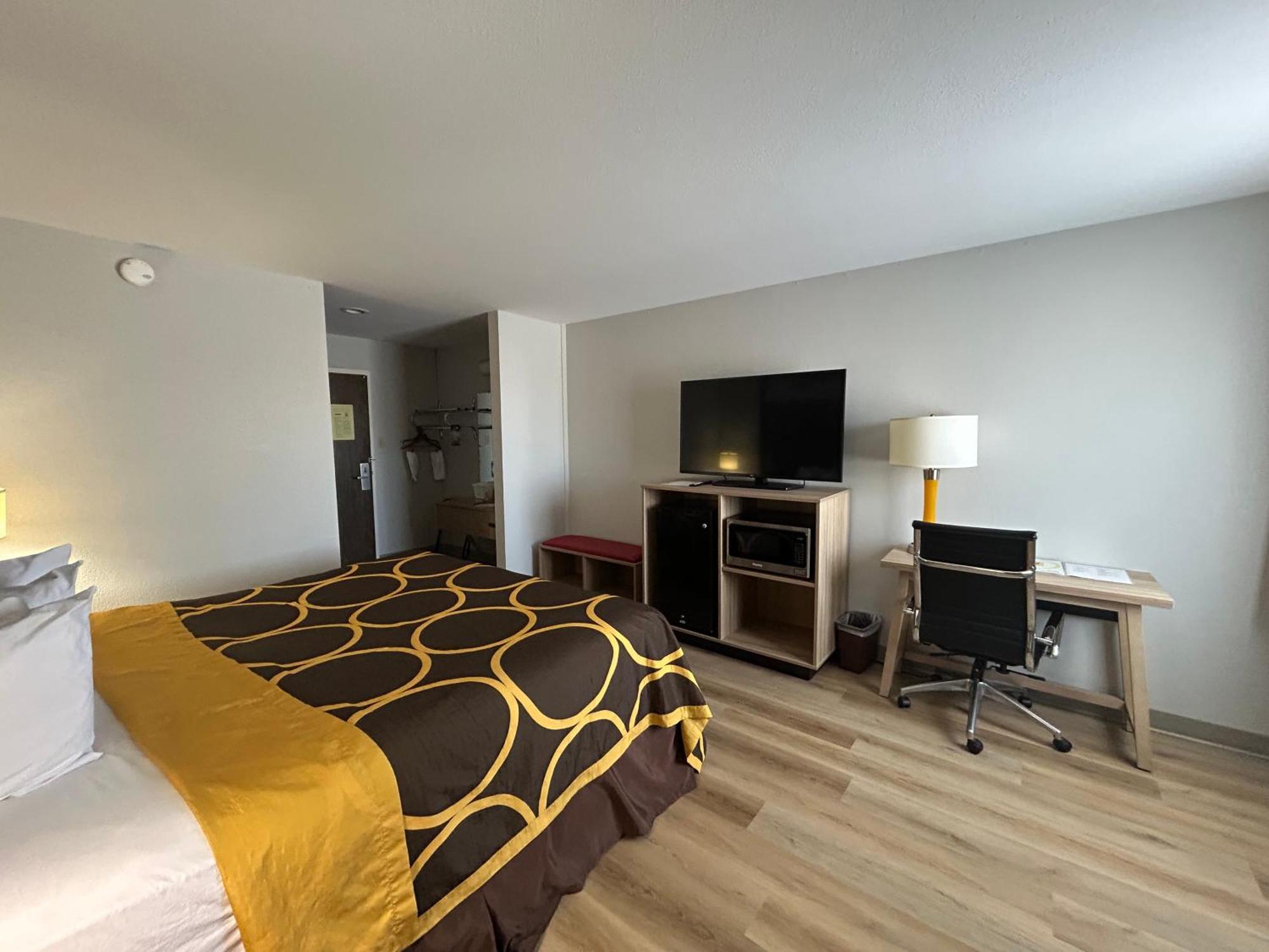 Super 8 By Wyndham Sterling Co Hotell Eksteriør bilde